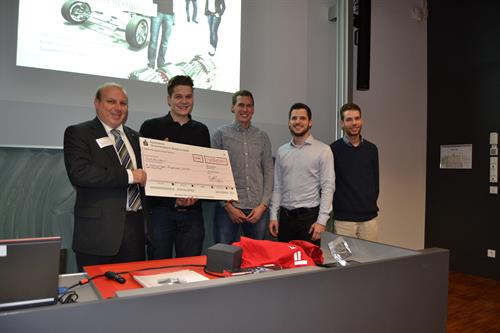 Die Düsseldorfer Niederlassung der FERCHAU Engineering GmbH hat zum wiederholten Mal die beste Gruppenarbeit im Rahmen des Ringprojektes „Rechnerintegrierte Kommunikation“ mit einem Förderpreis ausgezeichnet. 
